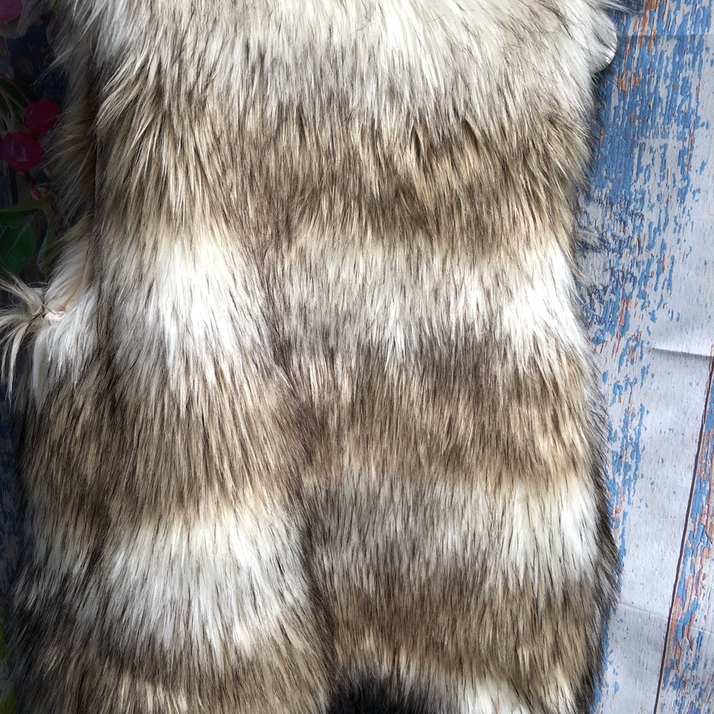 Very Nice Cozy Faux Fur Vest - Picture 4 of 4